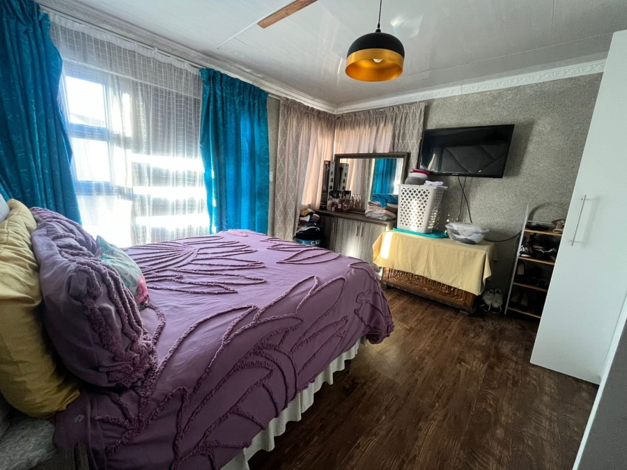 5 Bedroom Property for Sale in Mdantsane Eastern Cape